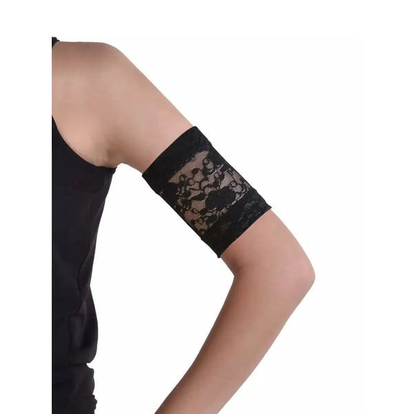 Lace Armband for CGM and Insulin Pump, elegant black lace design on upper arm.