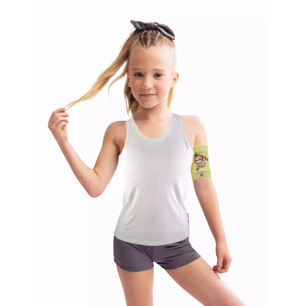 Tank top for children using insulin pumps, featuring integrated side pockets and tubing openings, designed for comfort and versatility.