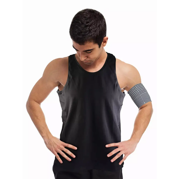 Tank top for insulin pump with integrated pockets for type 1 diabetes.