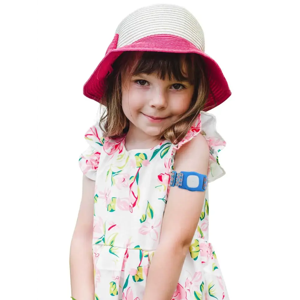 little girl using a blue armband for her sensor Image