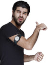 Accu-Chek SmartGuide armband Dia-Style worn on man’s upper arm