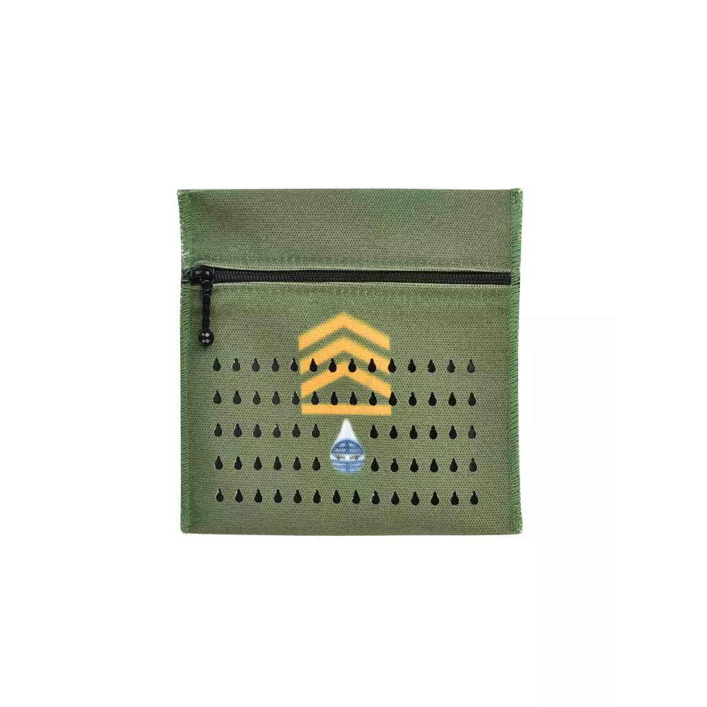 Insulin cooler travel case Dia-Cool in green, suitable for 3 vials or eye drops, with no electricity required.