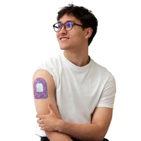 Plåster för Omnipod-podd, Spring-serien, buret på armen av en man