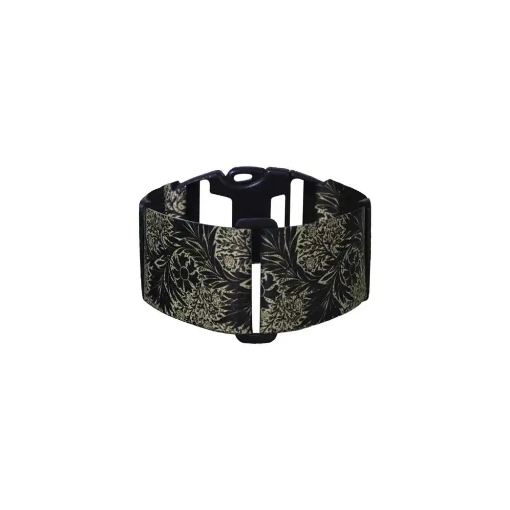 Insulin pump leg band with floral design and adjustable elastic strap for discreet wear.
