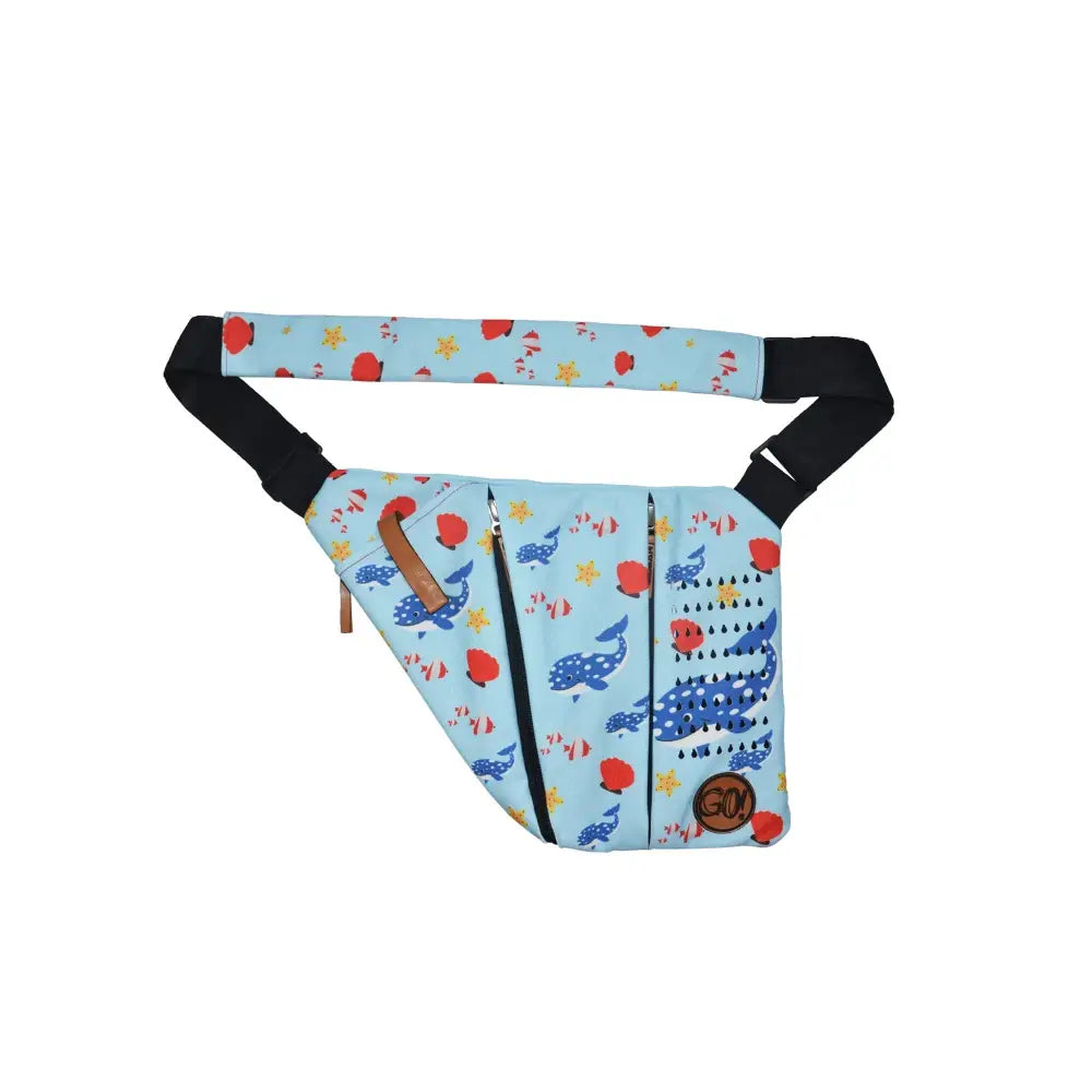 Children's shoulder bag with cooling system for insulin storage, blue with marine animal prints, compact and adjustable strap.