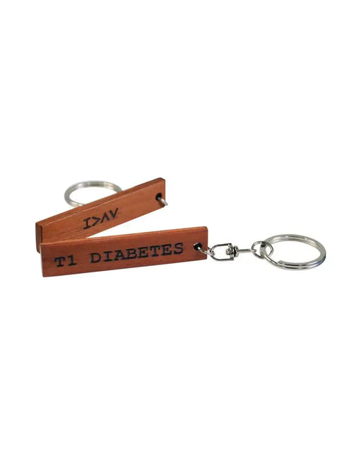 "T1 Diabetes" nyckelring i trä I>∧∨ - Kaio-Key Hanger