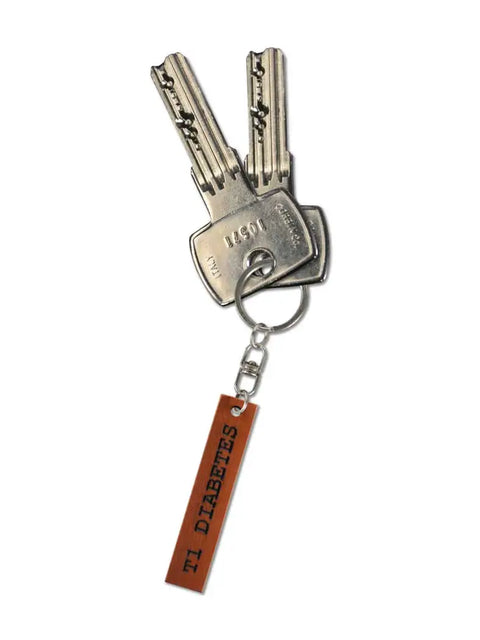 "T1 Diabetes" nyckelring i trä I>∧∨ - Kaio-Key Hanger